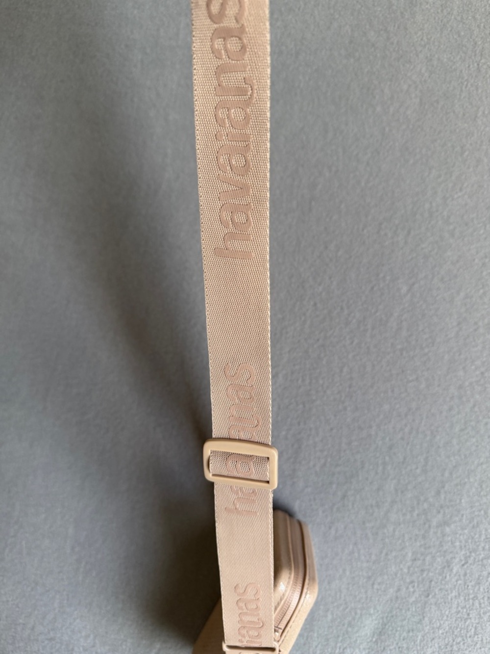 Havaianas Compact Crossbody Phone Pouch in Beige - Picture 3 of 8